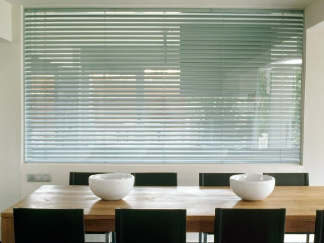 Store vénitien couleur pistache