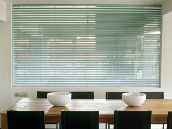 Store vénitien couleur pistache