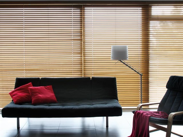 Store vénitien couleur bois