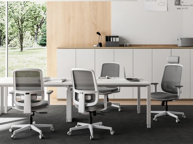 Chaise blanche de bureau Pop